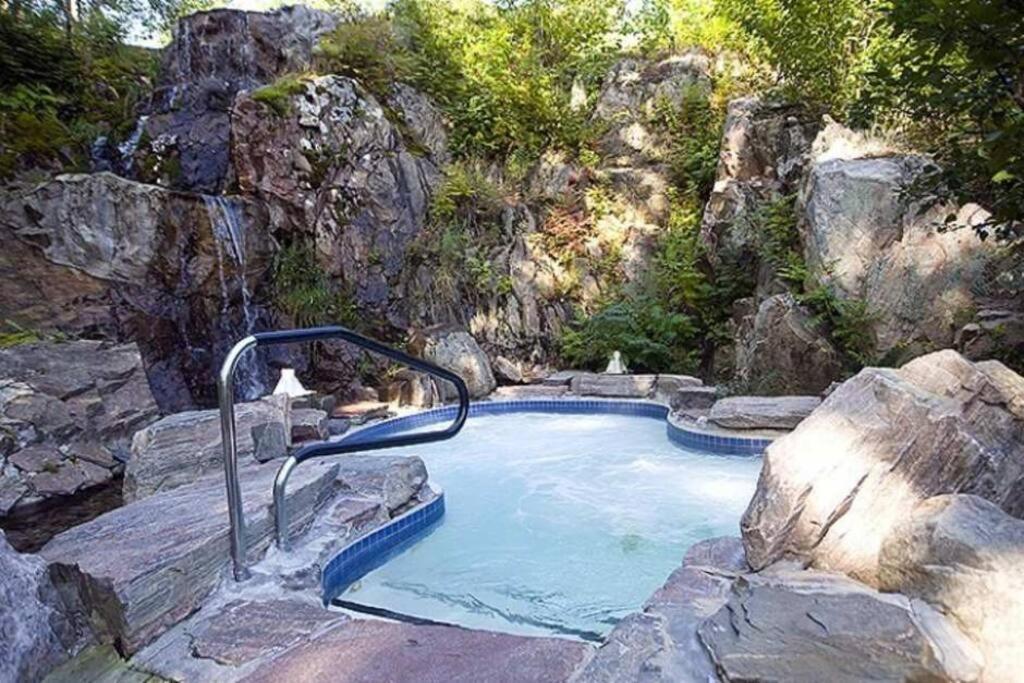 Les Eaux - 2Bdrs W Pool & Hot Tub Near Village 5 Mont-Tremblant Exterior foto